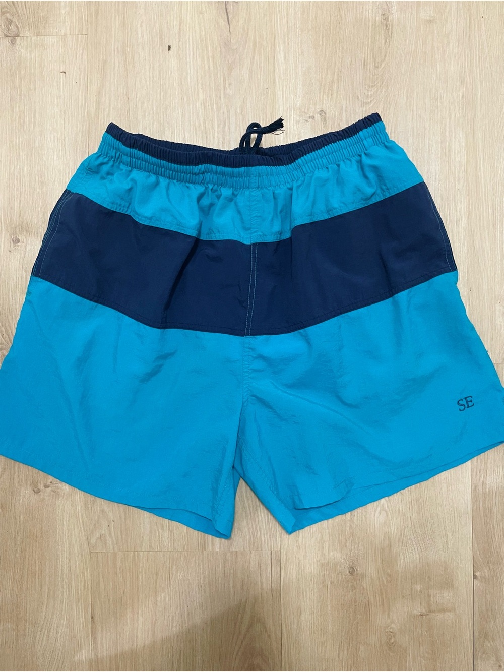 * VINTAGE* 1990’s sports essentials swim trunks